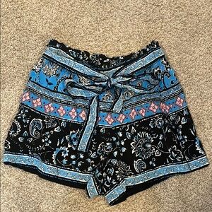 NWT LOFT Floral Patterned Navy and Blue Women Shorts size medium